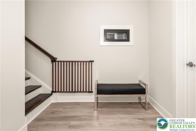 5635 Saucon Ridge Rd, Upper Saucon Twp, PA 18036 - stairway featuring wood finished floors and baseboards