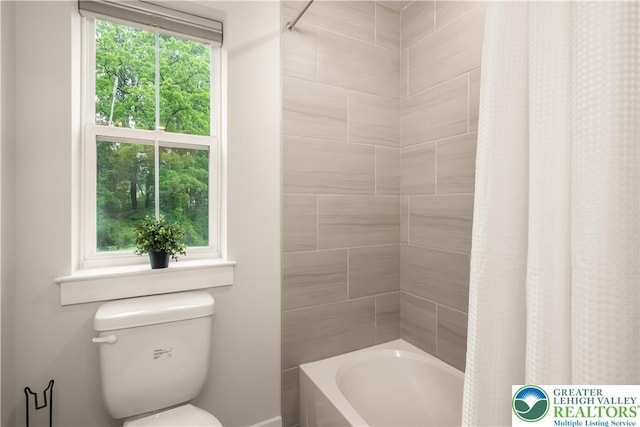 5635 Saucon Ridge Rd, Upper Saucon Twp, PA 18036 - bathroom with toilet and shower / bath combo