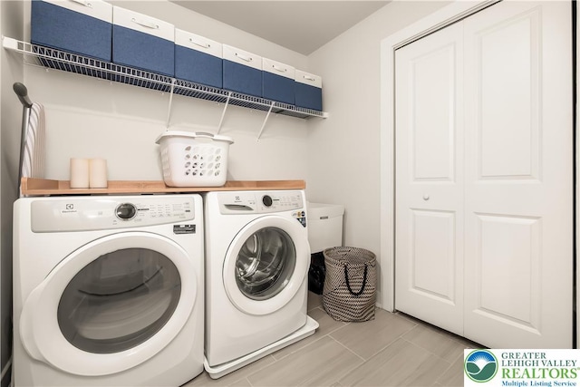 5635 Saucon Ridge Rd, Upper Saucon Twp, PA 18036 - laundry room featuring washing machine and dryer