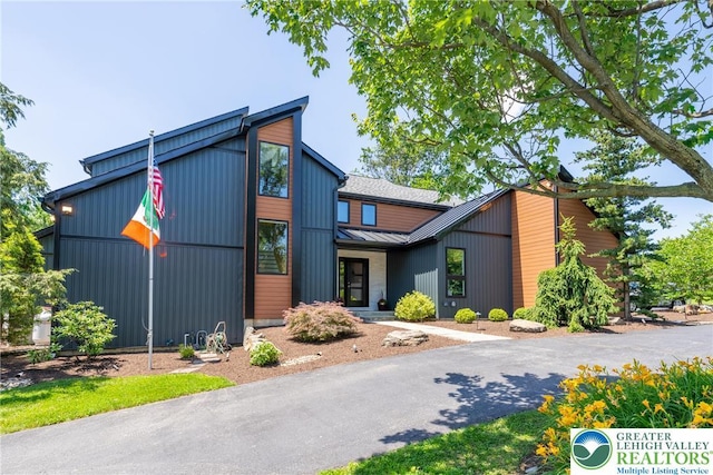 1488 Shelburne Ct, South Whitehall Twp, PA 18104 - mid-century modern home with a standing seam roof and a metal roof