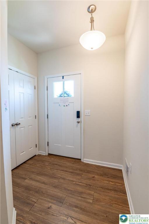 320 Bendelow Ln, Northampton Boro, PA 18067 - foyer featuring wood finished floors and baseboards