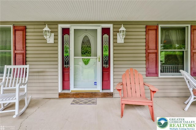 142 Hickory Ln, Chestnuthill Twp, PA 18353 - entrance to property with covered porch