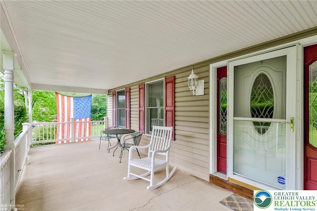 142 Hickory Ln, Chestnuthill Twp, PA 18353 - view of wooden porch