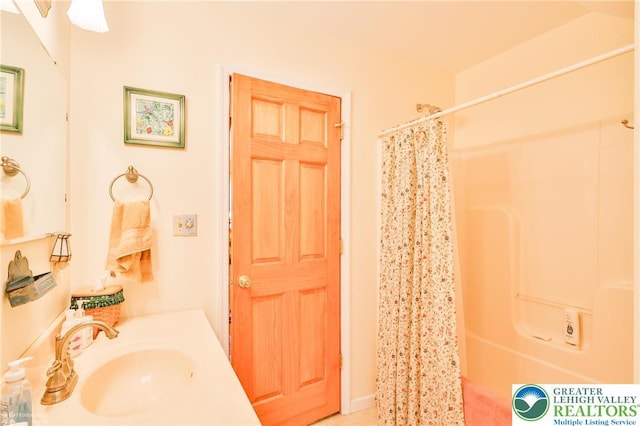 142 Hickory Ln, Chestnuthill Twp, PA 18353 - full bath featuring vanity