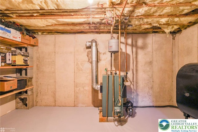 142 Hickory Ln, Chestnuthill Twp, PA 18353 - unfinished below grade area featuring heating fuel and gas water heater