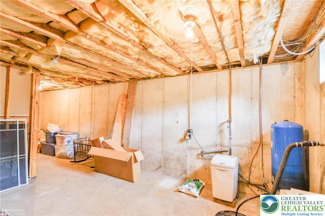 142 Hickory Ln, Chestnuthill Twp, PA 18353 - unfinished basement with a water pressure tank