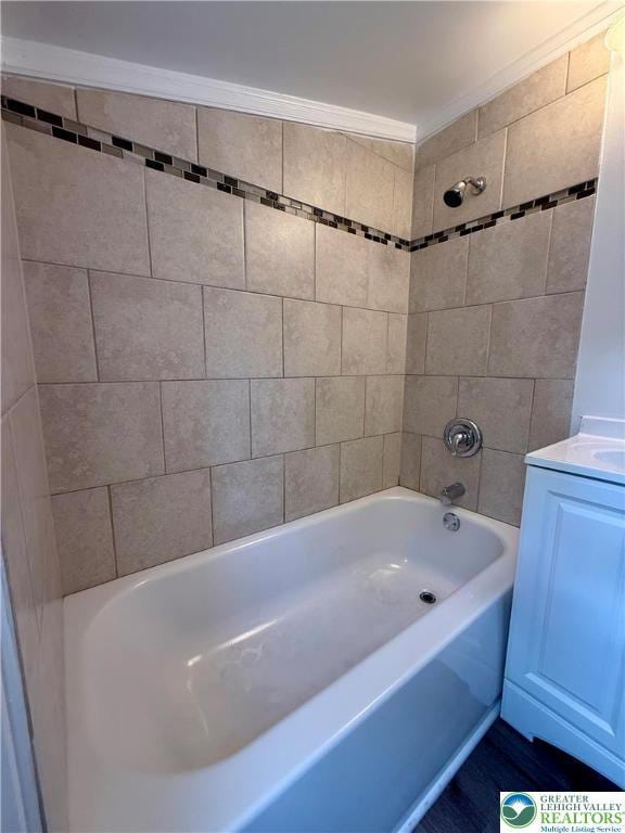 115 W Frankford St, Bethlehem City, PA 18018 - full bathroom with washtub / shower combination, vanity, and crown molding