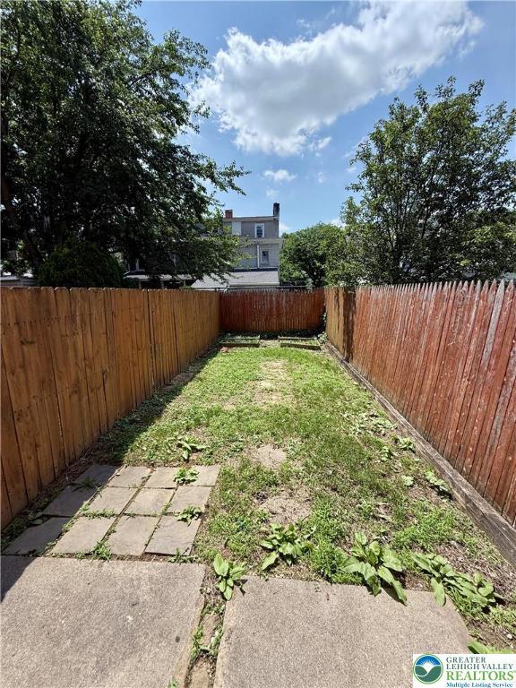 115 W Frankford St, Bethlehem City, PA 18018 - view of fenced backyard