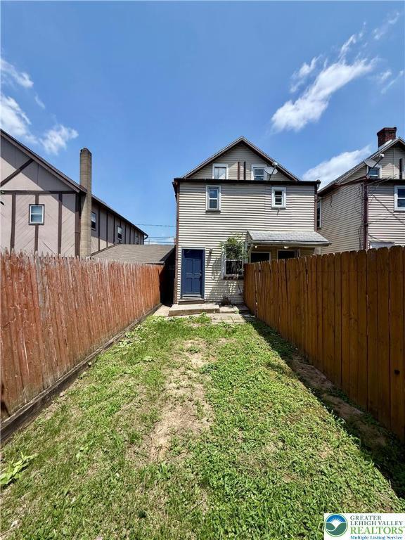 115 W Frankford St, Bethlehem City, PA 18018 - back of property with a fenced backyard