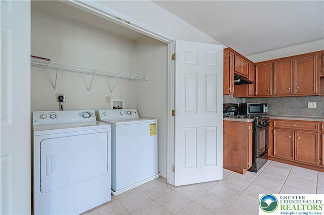 26 Chestnut Commons Ct, Easton, PA 18040 - laundry area featuring washer and clothes dryer and light tile patterned flooring
