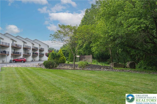 26 Chestnut Commons Ct, Easton, PA 18040 - view of grassy yard