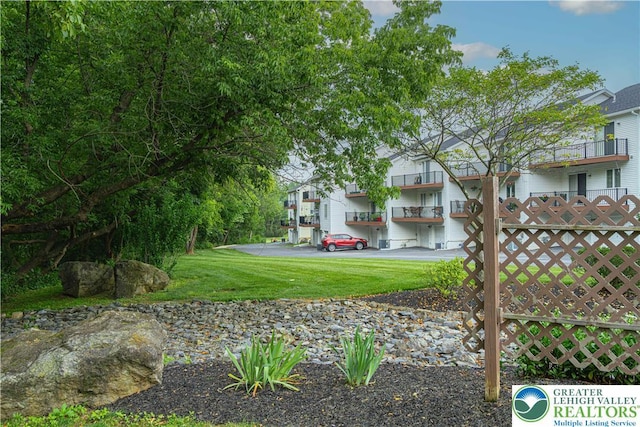26 Chestnut Commons Ct, Easton, PA 18040 - view of yard