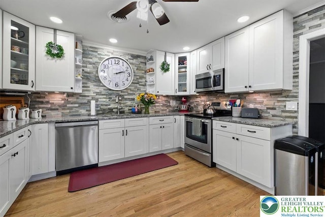 320 Nulton Ave, Palmer Twp, PA 18045 - kitchen featuring appliances with stainless steel finishes, a ceiling fan, white cabinetry, decorative backsplash, and recessed lighting