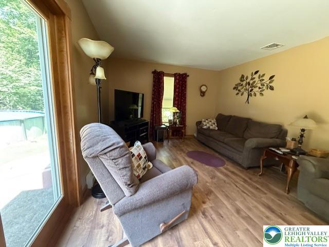 9155 N Loop Rd, Washington Twp, PA 18080 - photo 7