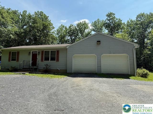 9155 N Loop Rd, Washington Twp, PA 18080 - photo 2