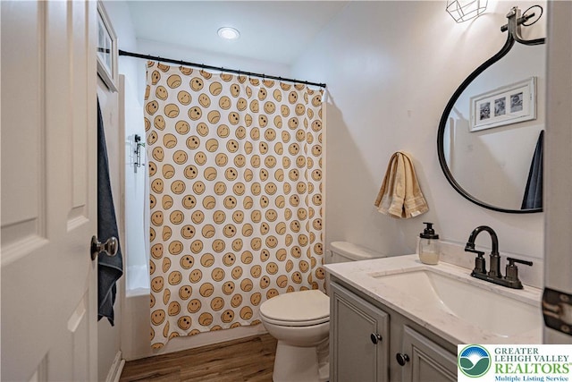 301 Maple Ct, Alburtis Boro, PA 18011 - bathroom featuring vanity, wood finished floors, shower / bath combo with shower curtain, and recessed lighting