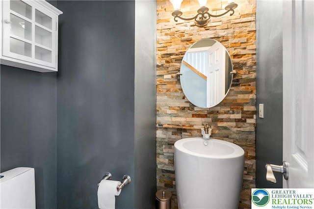 2535 Clark Pl, Forks Twp, PA 18040 - half bathroom featuring toilet