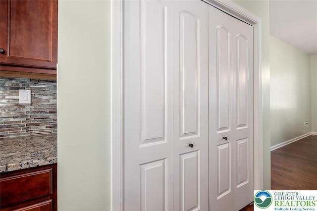 2186 Eagles Landing Dr, Upper Nazareth Twp, PA 18064 - detailed view of tasteful backsplash and wood finished floors