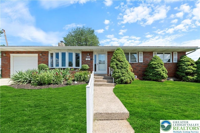 275 E Thomas Ave, Hellertown Boro, PA 18055 - single story home with brick siding and a front lawn