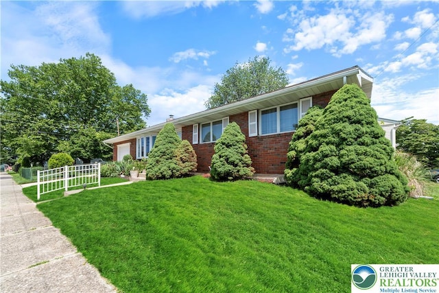 275 E Thomas Ave, Hellertown Boro, PA 18055 - single story home with brick siding, a front yard, and an attached garage