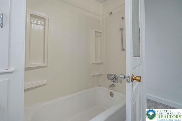 622 N Jefferson St, Allentown City, PA 18102 - bathroom with shower / washtub combination and baseboards