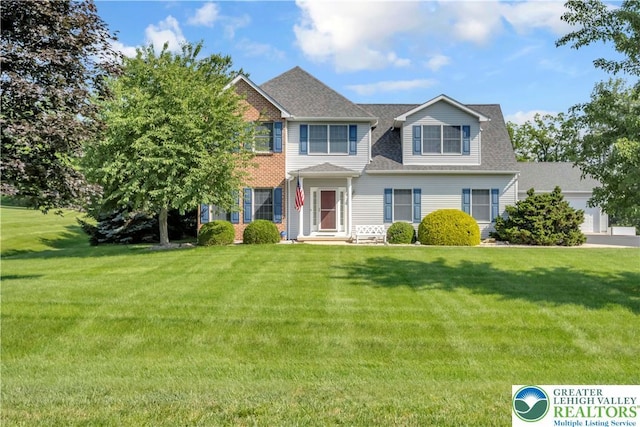 101 Blackstone Dr, Bushkill Twp, PA 18091 - view of front of property featuring a front lawn and a shingled roof
