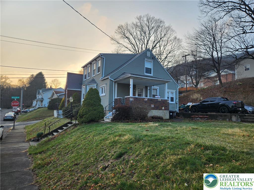 315 W Mountain Ave, Pen Argyl Boro, PA 18072 - view of front of house featuring a porch and a front yard