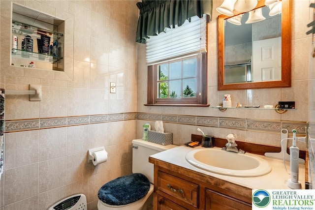 530 Station Rd, Richland Twp, PA 18951 - bathroom featuring vanity and tile walls