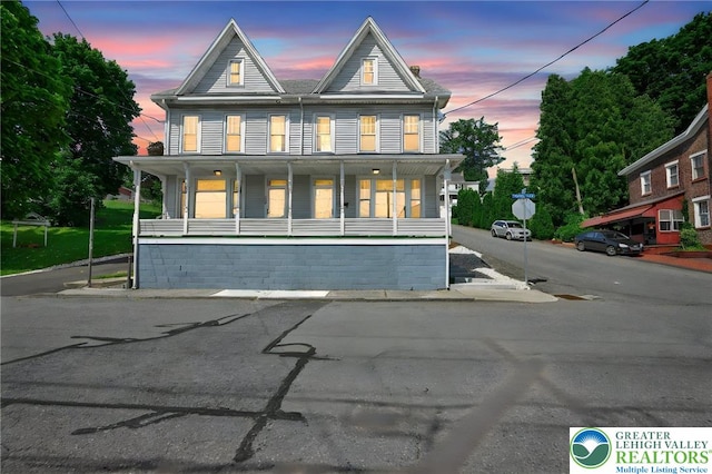 310 Washington St, Tamaqua Boro, PA 18252 - townhome / multi-family property featuring a porch