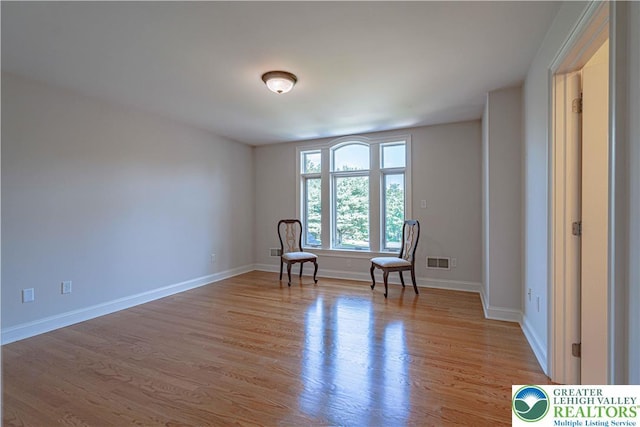 2650 Eagle Ln, Lower Saucon Twp, PA 18055 - living area featuring light wood-style floors