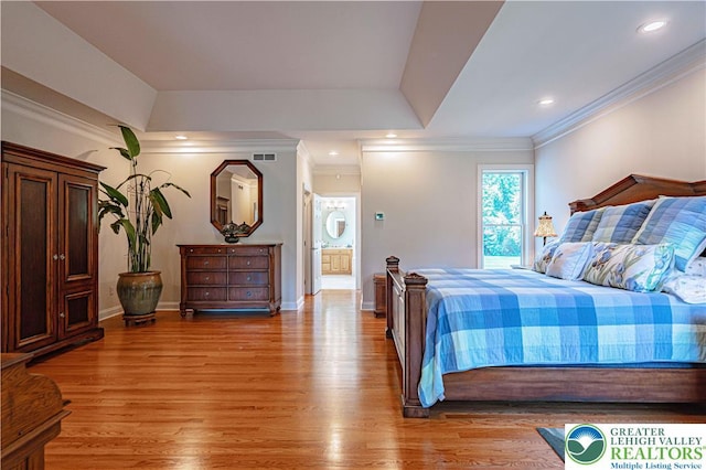 2650 Eagle Ln, Lower Saucon Twp, PA 18055 - bedroom featuring light wood finished floors, ornamental molding, connected bathroom, and recessed lighting