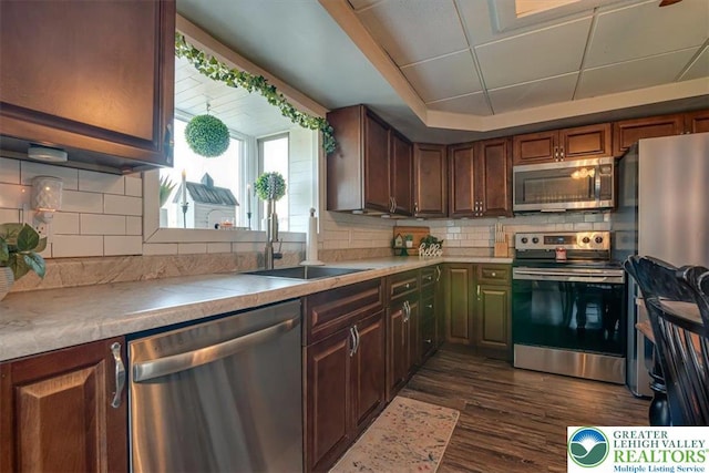 259 5th St, Coaldale Boro, PA 18218 - kitchen featuring stainless steel appliances, dark wood-style floors, decorative backsplash, and light countertops