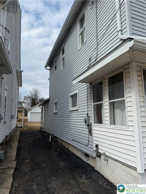 432 3rd St, Lehighton Boro, PA 18235 - view of side of home