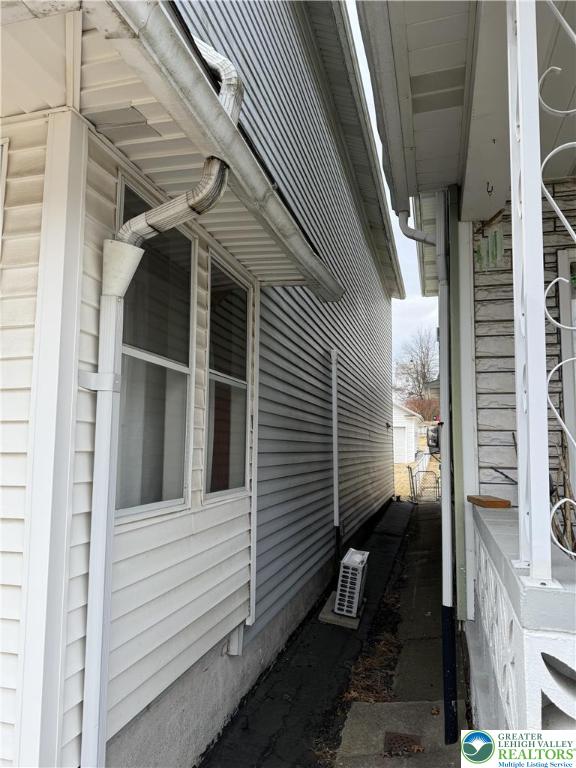 432 3rd St, Lehighton Boro, PA 18235 - view of side of home