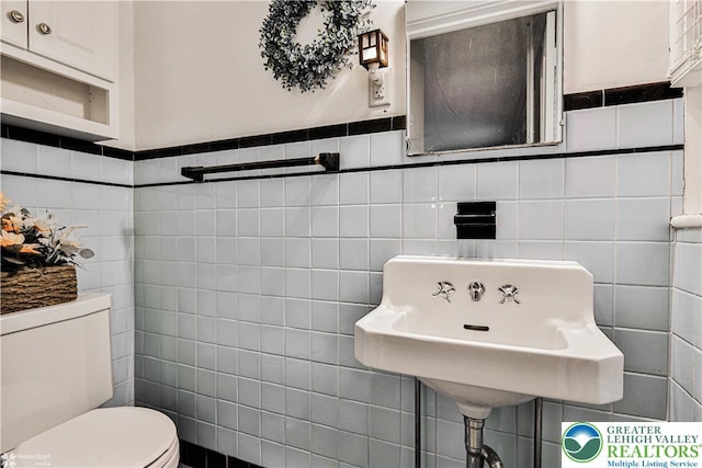 650 Highland Ave, Bethlehem City, PA 18018 - bathroom featuring tile walls and toilet