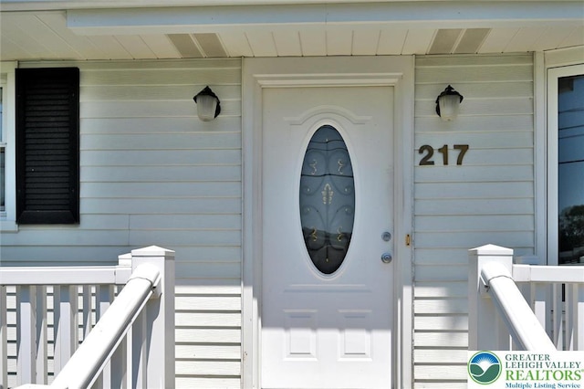 217 2nd St, Walnutport Boro, PA 18088 - entrance to property