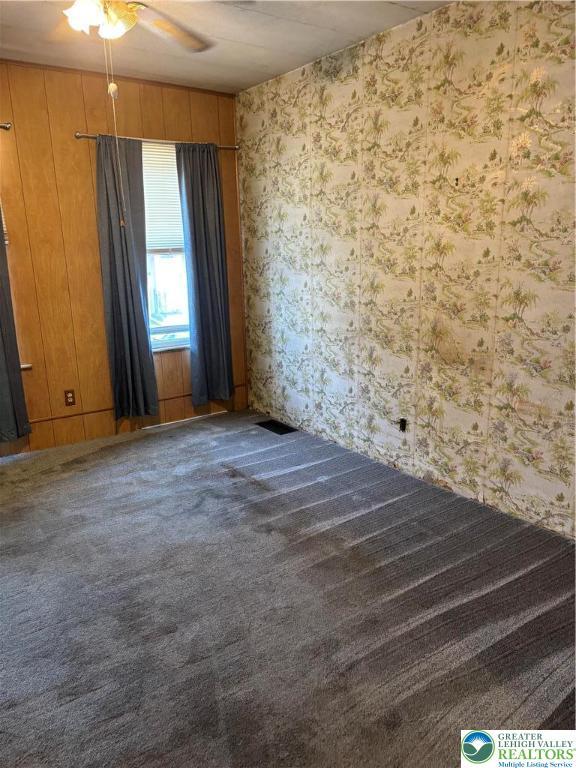 232 W Nesquehoning St, Easton, PA 18042 - unfurnished room featuring a ceiling fan, carpet floors, and wallpapered walls