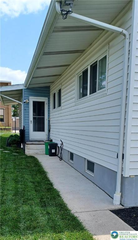 732 N Saint Lucas St, Allentown City, PA 18104 - photo 3