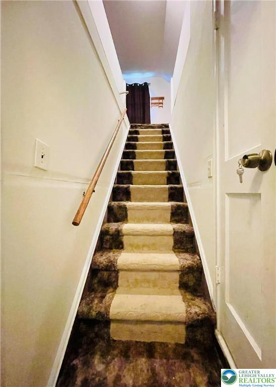 95 7th St, Whitehall Twp, PA 18052 - view of staircase