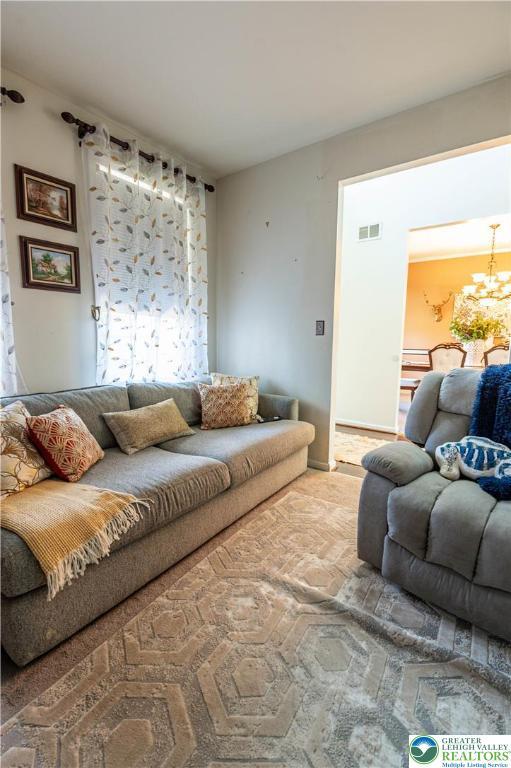 6 Westridge Ct, Middle Smithfield Twp, PA 18302 - living room with a chandelier