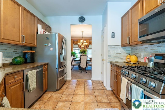 6 Westridge Ct, Middle Smithfield Twp, PA 18302 - kitchen featuring appliances with stainless steel finishes, a chandelier, brown cabinets, and backsplash