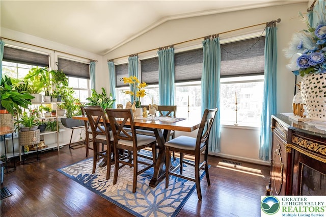 6 Westridge Ct, Middle Smithfield Twp, PA 18302 - dining area with wood finished floors and vaulted ceiling