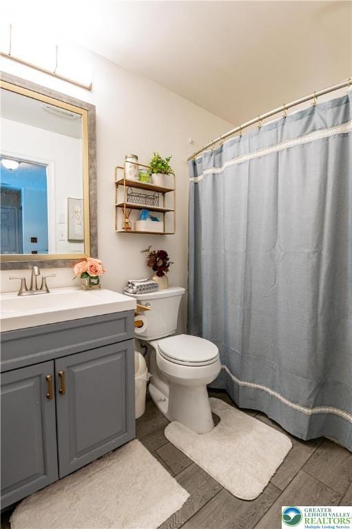 6 Westridge Ct, Middle Smithfield Twp, PA 18302 - full bath featuring wood finished floors and vanity