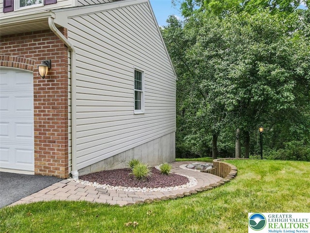 310 Spyglass Hill Rd, Bath Boro, PA 18014 - view of side of property with brick siding and a yard