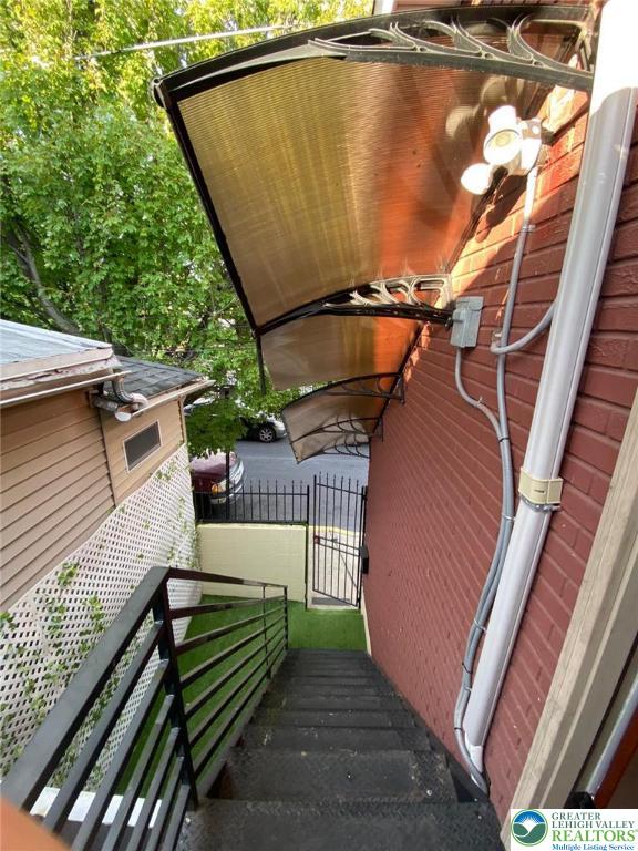 640 Park St, Allentown City, PA 18102 - view of stairway
