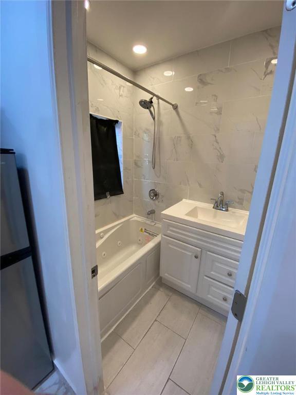 640 Park St, Allentown City, PA 18102 - full bath with a combined bath / shower with jetted tub and vanity
