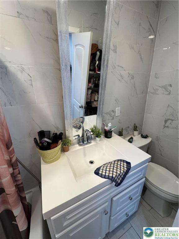 640 Park St, Allentown City, PA 18102 - bathroom featuring vanity and tile walls