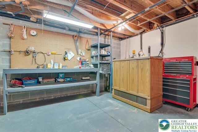 4018 Manor Dr, Hamilton Twp, PA 18360