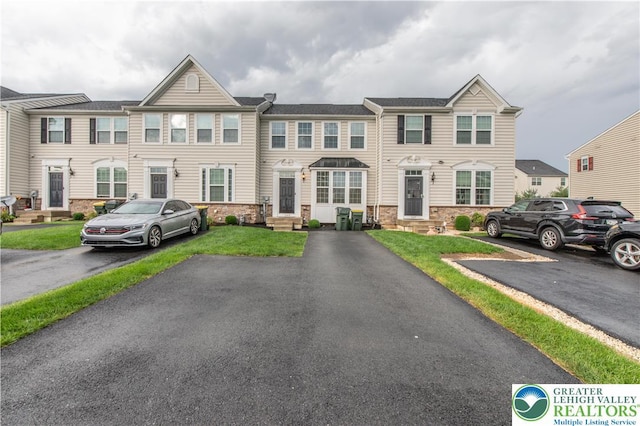 1143 Westminster Dr, Upper Macungie Twp, PA 18031 - photo 1