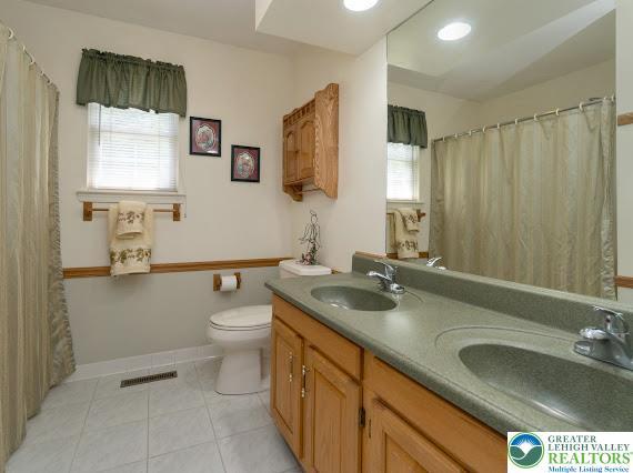 2484 Alpine Dr, Lower Saucon Twp, PA 18055 - photo 32